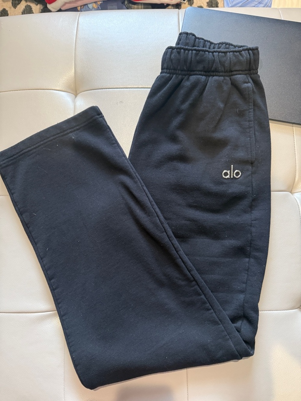 ALO Yoga women’s  Black Jogger Sweatpants with Elastic Waist